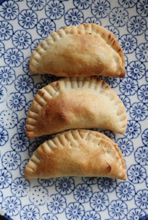 lebanese-sambousek-lahme-meat-pies-by-zaatar-and image