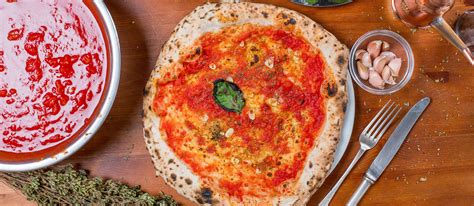 pizza-marinara-authentic-recipe-tasteatlas image