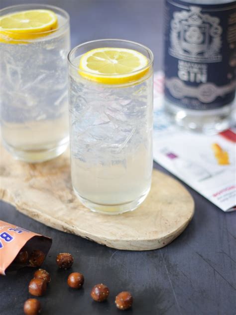 gin-fizz-cocktail-recipe-without-egg-whites-taming image