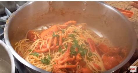 spaghetti-with-lobster-lobster-fra-diavolo image