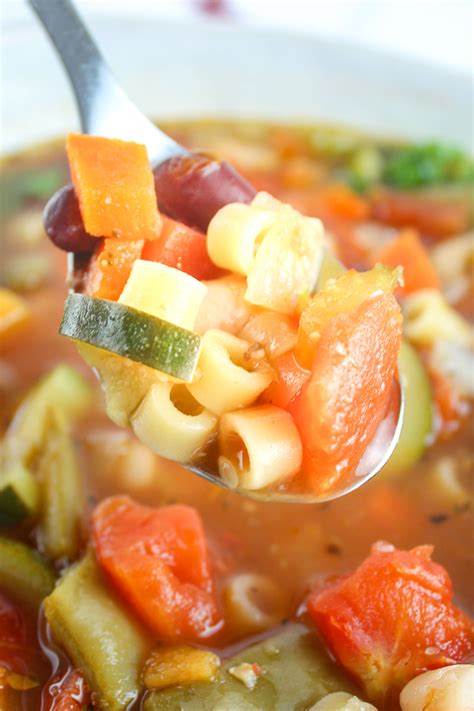 copycat-olive-garden-minestrone-soup-the-food-hussy image