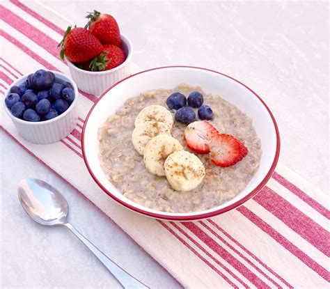 banana-cinnamon-oatmeal-is-a-creamy-sweet-breakfast image