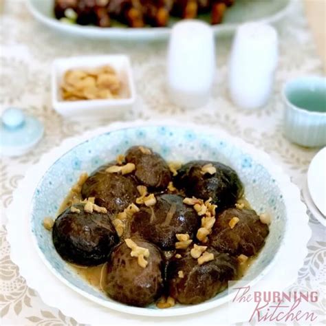 chinese-braised-shiitake-mushrooms-men-dong-gu image