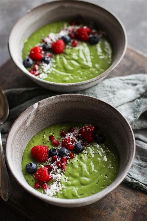 the-extraordinary-green-smoothie-bowl-pick-up-limes image