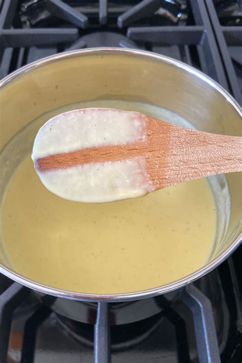 vanilla-custard-sauce-creme-anglaise-dessarts image