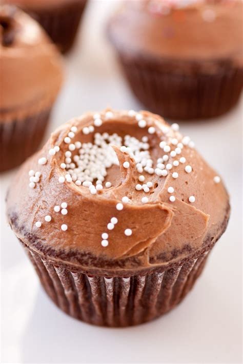 chocolate-cupcakes-with-chocolate-cream-cheese image