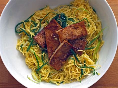 momofukus-ginger-scallion-noodles-with image
