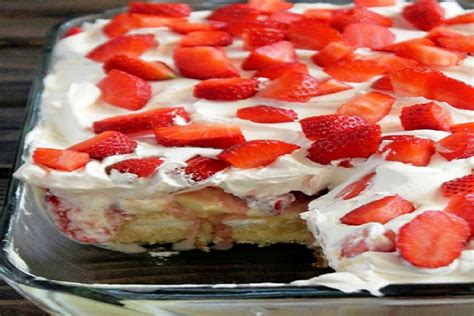 no-bake-strawberry-banana-pudding-twinkies-cake image
