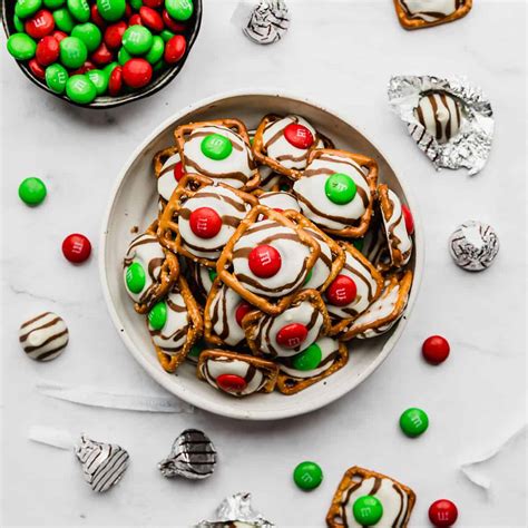 christmas-pretzel-hugs-salt-baker image