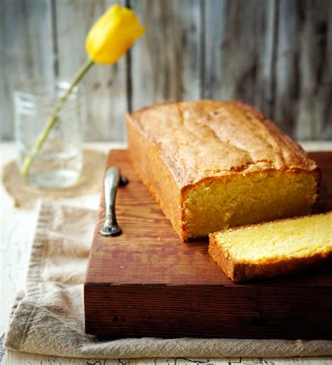 vanilla-cream-cheese-pound-cake-foodess image