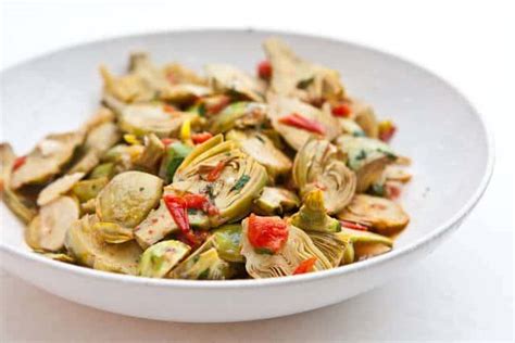 baby-artichokes-with-garlic-and-tomatoes-steamy image