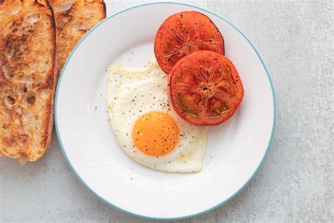 sunny-side-up-eggs-the-spruce-eats image