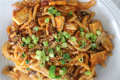 5-minute-spicy-udon-noodle-recipe-cheap-lazy-vegan image
