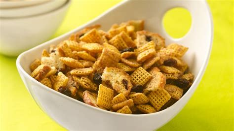honey-nut-raisin-chex-mix-recipe-pillsburycom image