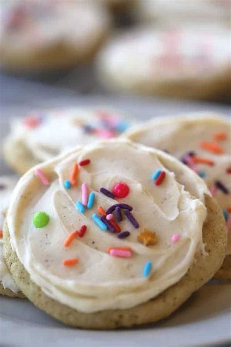 eggnog-cookie-with-eggnog-buttercream-frosting-the image