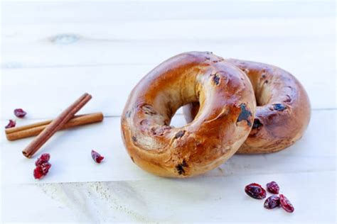 cranberry-bagels-with-cinnamon-recipe-food-fanatic image