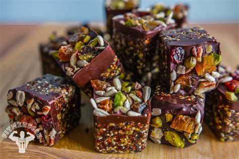 superfood-raw-energy-bars-with-cacao-recipe-fit-men-cook image