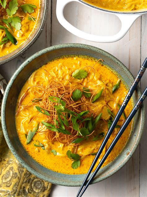 thai-khao-soi-coconut-curry-soup-a-spicy-perspective image
