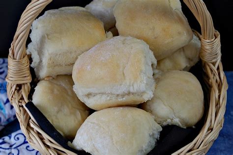 granny-buns-dinner-buns-food-meanderings image