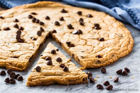 giant-chocolate-chip-cookie-bake-eat-repeat image