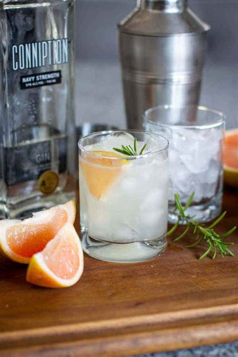 grapefruit-rosemary-gimlet-cocktail-recipe-a-nerd image
