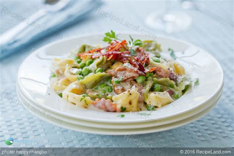tortellini-with-peas-and-prosciutto image