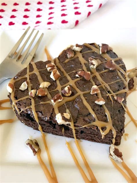 caramel-drizzled-brownie-hearts-blogghetti image