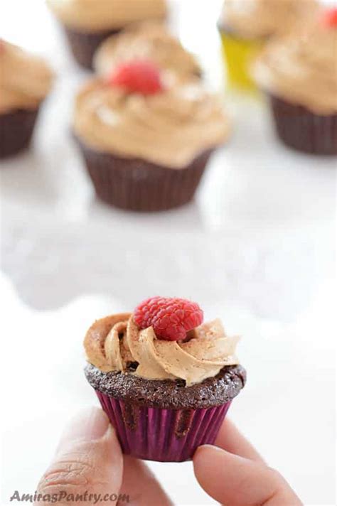 moist-coffee-cupcakes-with-coffee-buttercream-amiras image