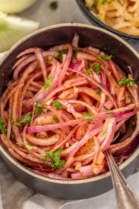 onion-salad-recipe-valentinas-corner image