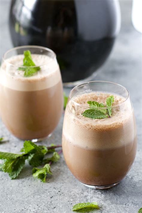 peppermint-mocha-protein-shake-low-carb-options image