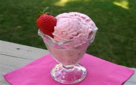 strawberry-ice-cream-recipe-that-doesnt-need-an-ice image