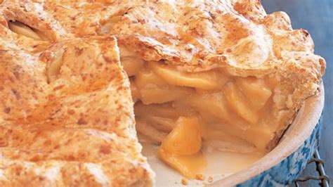 apple-pie-with-cheddar-crust-recipe-bon-apptit image