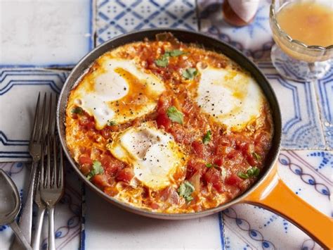 shakshuka-style-baked-eggs-in-fresh-tomato-salsa-recipe-oh image