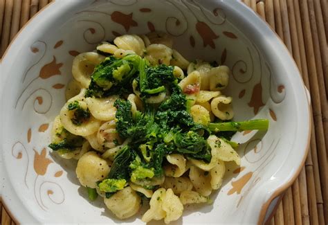 orecchiette-with-broccoli-rabe-rapini-from-puglia image
