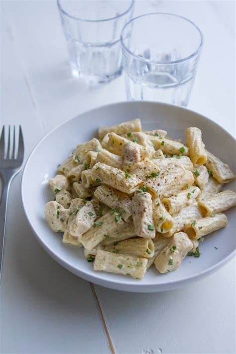 chicken-pesto-alfredo-pasta-laurens-latest image