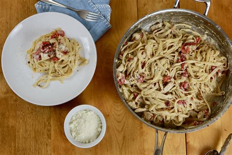 chicken-bacon-fettuccine-alfredo-with-roasted-red image