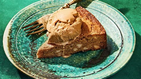 macadamia-and-brown-butter-blondies-recipe-bon image