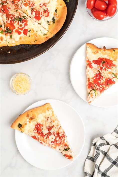 tomato-basil-and-ricotta-pizza-olive-artichoke image