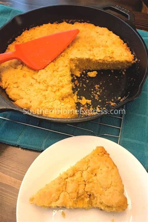 simple-southern-style-cornbread-recipe-southern image