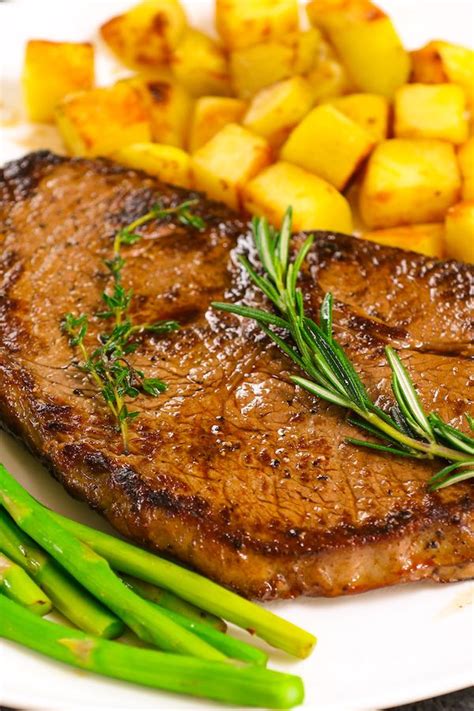sirloin-steak-with-garlic-butter-pan-seared-tipbuzz image
