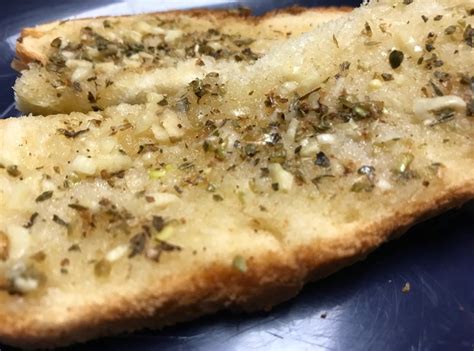 how-to-make-simple-garlic-bread-with-only-a-toaster image