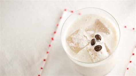 how-to-make-momofukus-cereal-milk-white-russian image