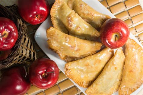 amish-fried-apple-pies-thebestdessertrecipescom image