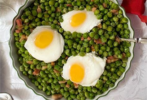 portuguese-peas-and-eggs-ervilhas-com-ovos image