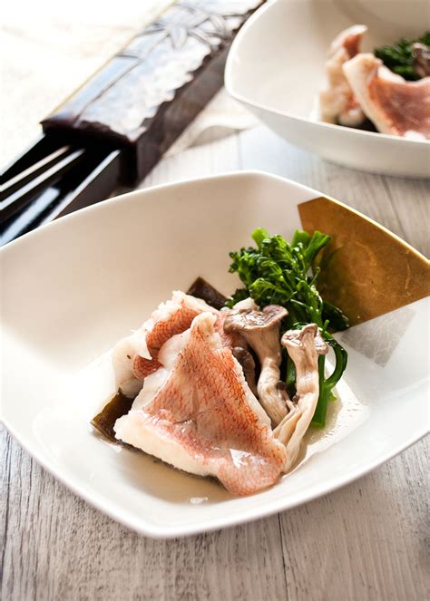 sakamushi-fish-steamed-fish-in-sake-recipetin-japan image