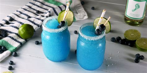 how-to-make-frozen-blue-moscato-margaritas-delish image