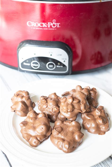 crockpot-peanut-clusters-bubbapie image