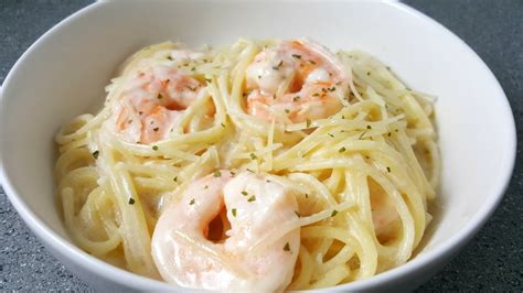 easy-shrimp-alfredo-15-min-zona-cooks image