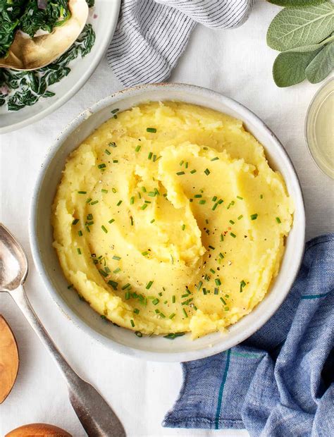 roasted-garlic-mashed-potatoes-recipe-love-and-lemons image