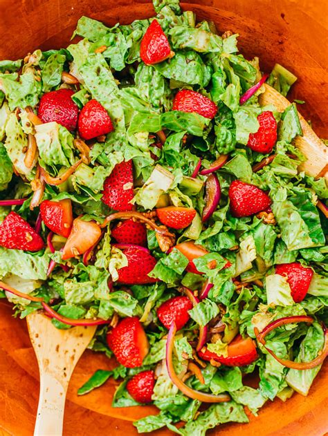 strawberry-salad-with-balsamic-dressing-savory-tooth image